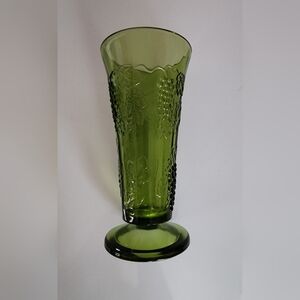 Retro Harvest Grape Vase Green Indiana Glass Company 8"H x 4"W